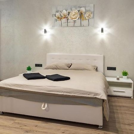 Жк Светлопарк Apartment Kiev Bagian luar foto