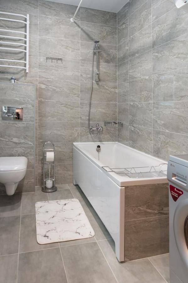 Жк Светлопарк Apartment Kiev Bagian luar foto